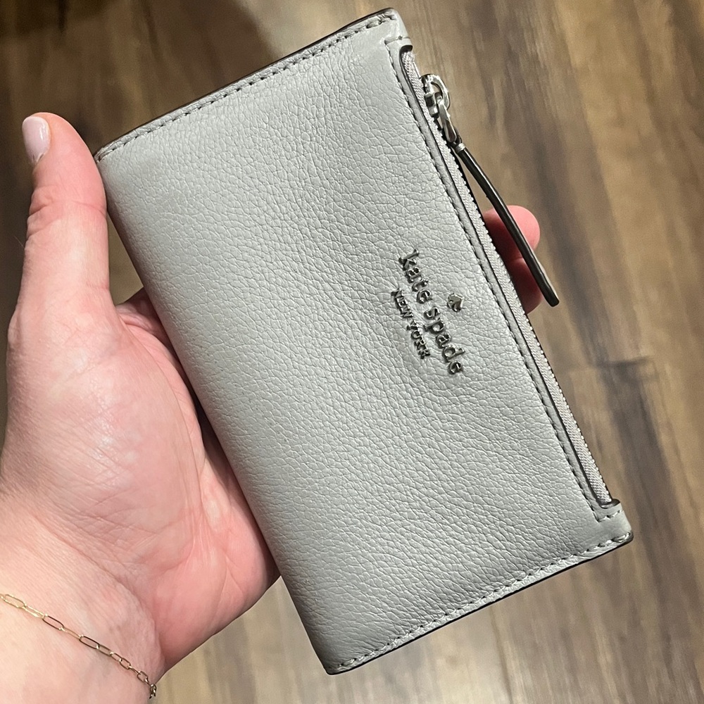 Kate Spade New York Jackson Small Slim Bifold Gray Leather Wallet